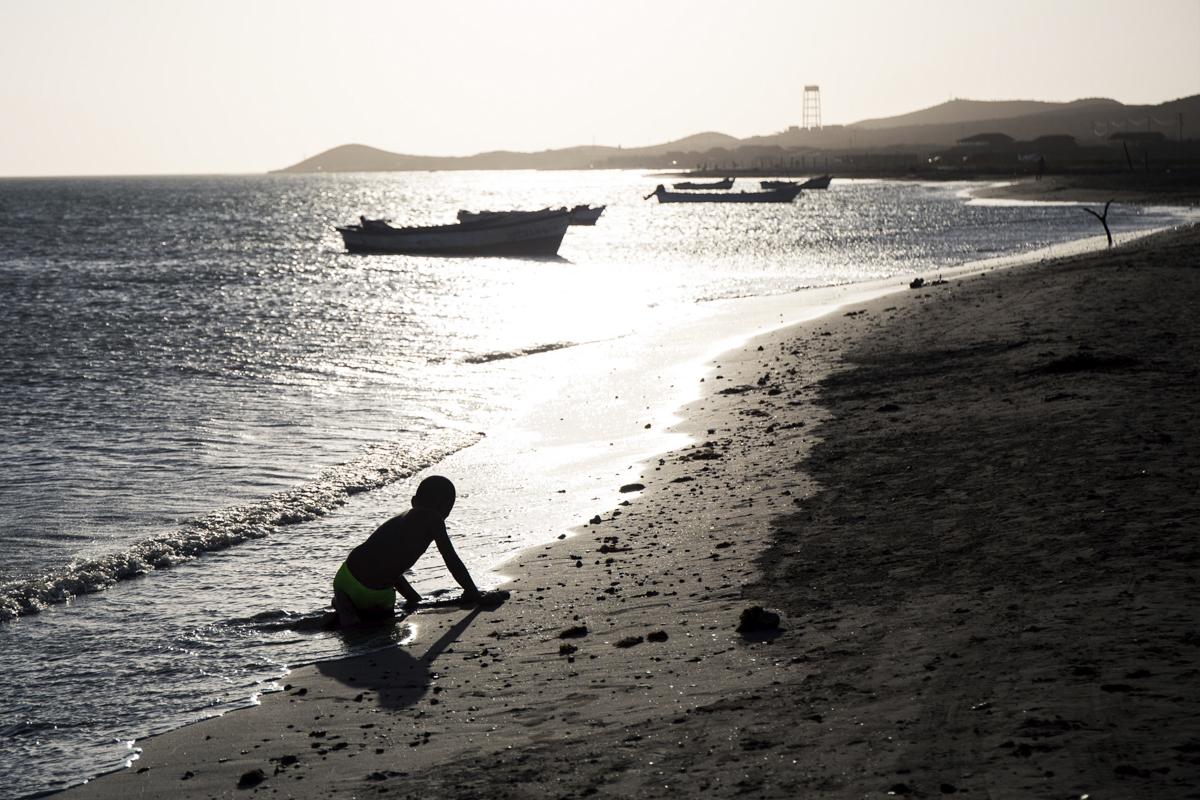 fotografia niño en playa