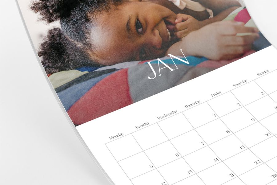 Un calendario de fotos de una niña, mostrando la elección de papel.