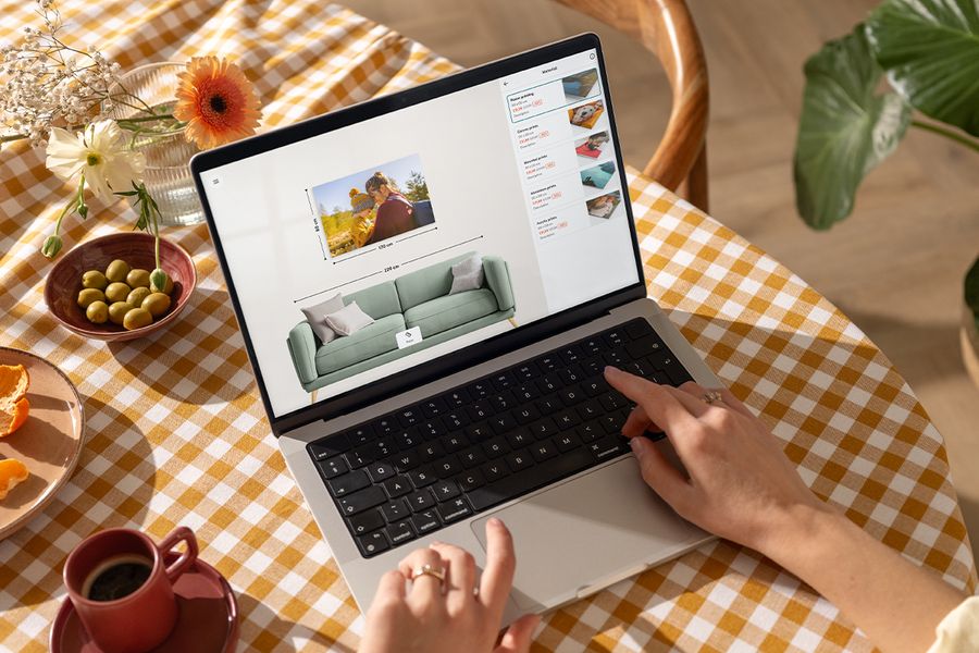 Creación de lienzos personalizados y cuadros de fotos online usando el editor de Hofmann.