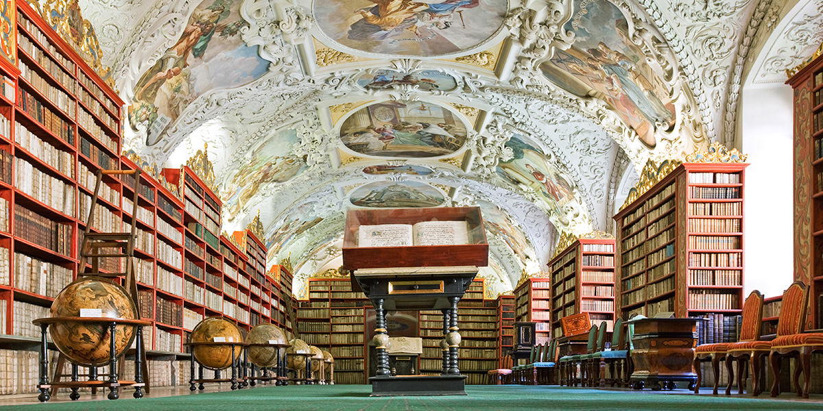 La Sala Teológica de la Biblioteca de Strahov en Praga, una de las bibliotecas más bellas para descubrir en un viaje literario con Hofmann.