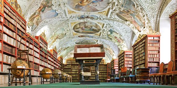 La Sala Teológica de la Biblioteca de Strahov en Praga, una de las bibliotecas más bellas para descubrir en un viaje literario con Hofmann.
