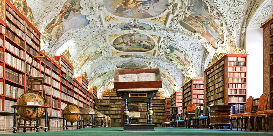 La Sala Teológica de la Biblioteca de Strahov en Praga, una de las bibliotecas más bellas para descubrir en un viaje literario con Hofmann.