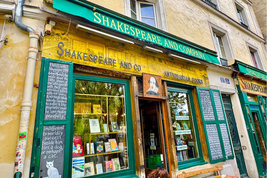 Shakespeare and Company en París, una librería histórica frente al Sena y hogar espiritual de la literatura, ideal para descubrir en un viaje literario con Hofmann.