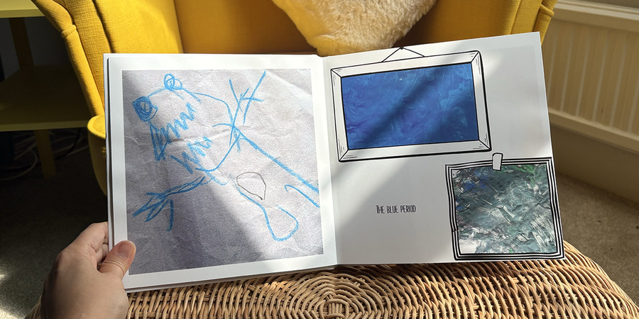 Un álbum de fotos infantil abierto muestra en la página izquierda un dibujo a página completa de un monstruo y en la derecha dos obras de arte infantiles con pies de foto y bordes decorativos, ilustrando las ideas de diseño de Hofmann para un álbum de fotos infantil.