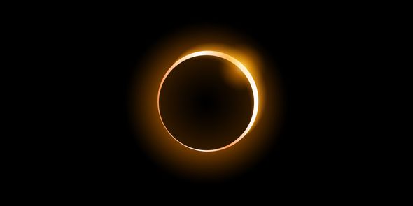 Un eclipse solar total se muestra en el cielo, ilustrando la guía de Hofmann sobre dónde y a qué hora ver el eclipse solar del 12 de agosto de 2026 en España.