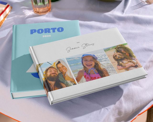 Álbum de fotos personalizado que muestra fotos del verano y recuerdos de viajes.