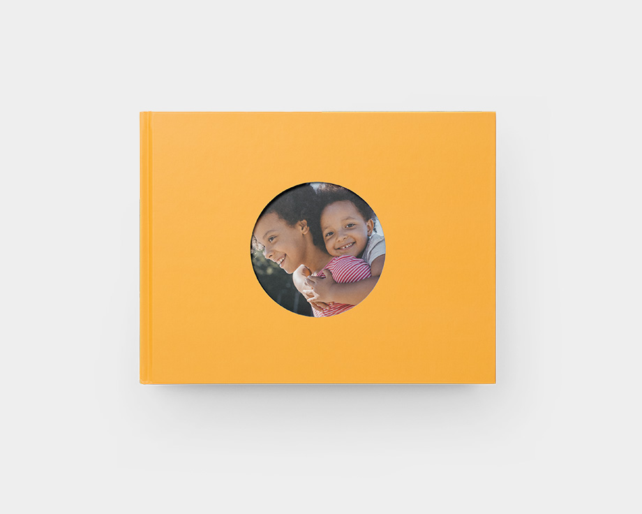 Álbum de fotos con ventana circular