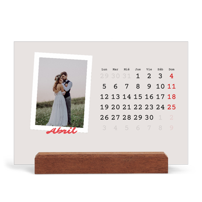 Calendario de mesa con base de madera - apaisado  — Firmado en carmín [Abril]