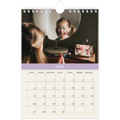 Calendario personalizado A5 — Capítulos pastel [Abril]