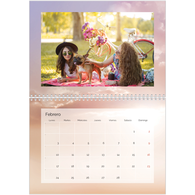 Calendario personalizado doble A4 — Paisaje de nubes [Febrero]