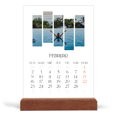 Calendario de mesa con base de madera - vertical  — Fragmentos de viaje [Febrero]