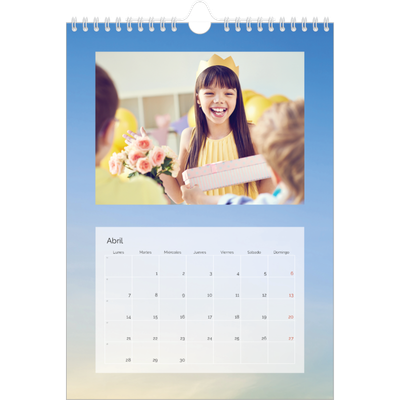 Calendario personalizado A4 — Paisaje de nubes [Abril]