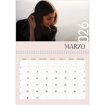 Calendario personalizado doble A4 — Texto superpuesto [Marzo]