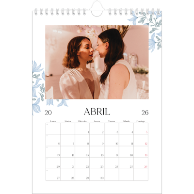 Calendario personalizado A4 — Romance en blanco y azul [Abril]