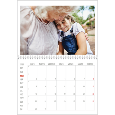 Calendario personalizado doble A4 — Reflejos rojos [Marzo]