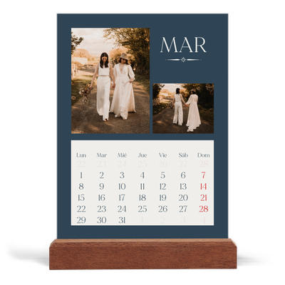 Calendario de mesa con base de madera - vertical  — Pizarra y caligrafía [Marzo]