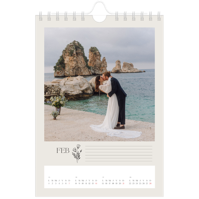 Calendario personalizado A5 — Iniciales en flor [Febrero]