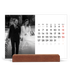 Calendario de mesa con base de madera - apaisado  — Escritura elegante [Enero]