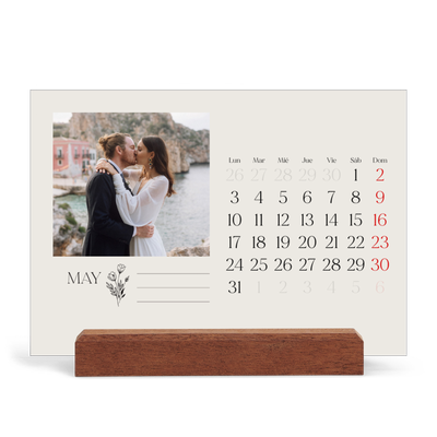 Calendario de mesa con base de madera - apaisado  — Iniciales en flor [portada]