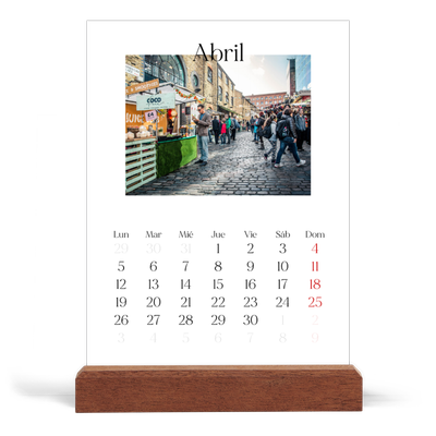 Calendario de mesa con base de madera - vertical  — Mi diario de viaje [Abril]