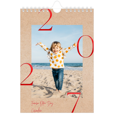 Calendario personalizado A5 — Toques de rojo [portada]