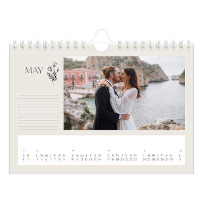 Calendario personalizado A5 — Iniciales en flor [Mayo]