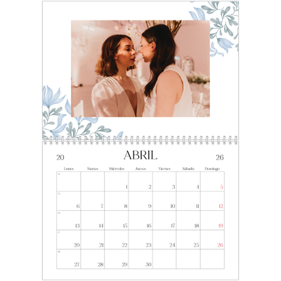 Calendario personalizado doble A4 — Romance en blanco y azul [Abril]