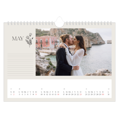 Calendario A4 horizontal — Iniciales en flor [Mayo]