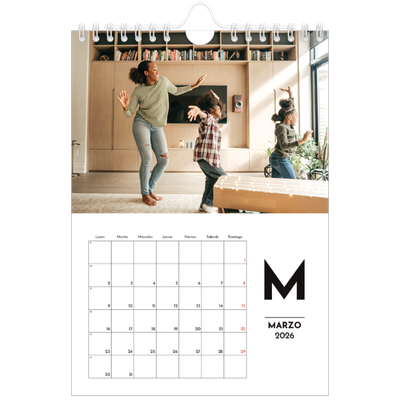 Calendario personalizado A5 — Letra destacada [Marzo]