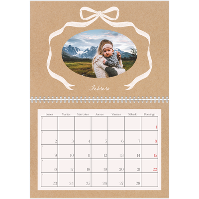 Calendario personalizado doble A4 — Papel kraft y lazo [Febrero]