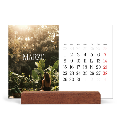 Calendario de mesa con base de madera - apaisado  — Escapada infinita [Marzo]