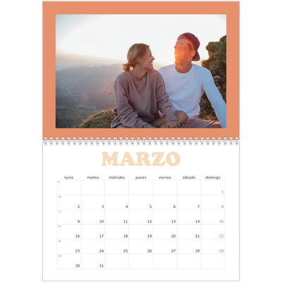 Calendario personalizado doble A4 — Marcos retro [Marzo]