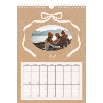Calendario personalizado A4 — Papel kraft y lazo [Abril]