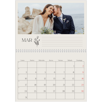 Calendario personalizado doble A4 — Iniciales en flor [Marzo]