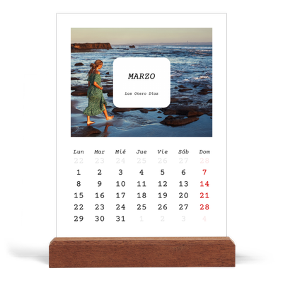 Calendario de mesa con base de madera - vertical  — La historia completa [Marzo]
