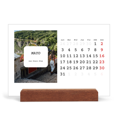 Calendario de mesa con base de madera - apaisado  — La historia completa [portada]