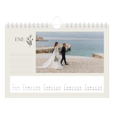 Calendario personalizado A5 — Iniciales en flor [Enero]