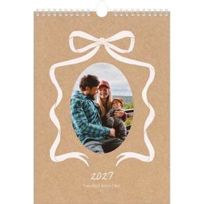 Calendario personalizado A4 — Papel kraft y lazo [portada]