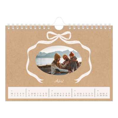 Calendario personalizado A5 — Papel kraft y lazo [Abril]