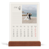 Calendario de mesa con base de madera - vertical  — Iniciales en flor [Enero]