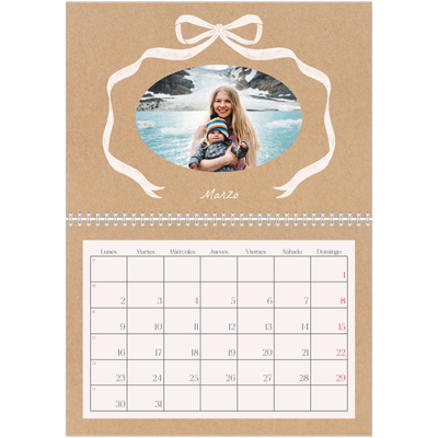 Calendario personalizado doble A4 — Papel kraft y lazo [Marzo]