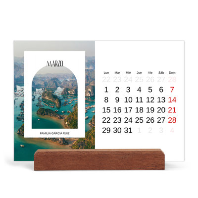 Calendario de mesa con base de madera - apaisado  — El arco abierto [Marzo]