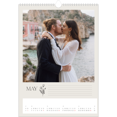 Calendarios A3 — Iniciales en flor [Mayo]