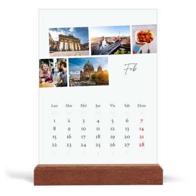 Calendario de mesa con base de madera - vertical  — Descanso de la ciudad [Febrero]