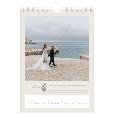 Calendario personalizado A5 — Iniciales en flor [Enero]