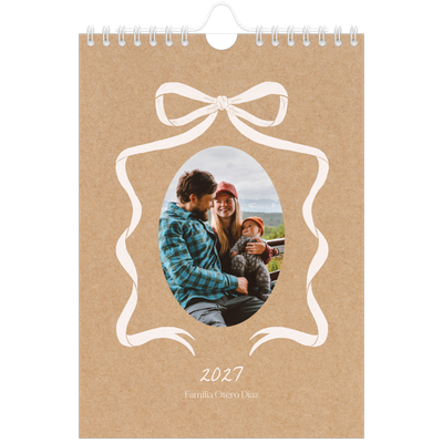 Calendario personalizado A5 — Papel kraft y lazo [portada]