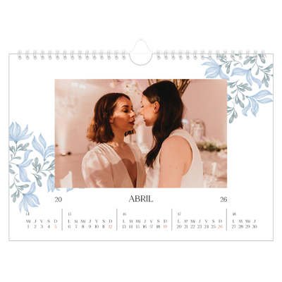 Calendario A4 horizontal — Romance en blanco y azul [Abril]