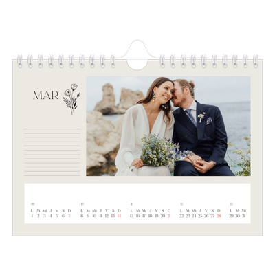 Calendario personalizado A5 — Iniciales en flor [Marzo]