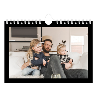 Calendario personalizado A5 — Margen negro [portada]