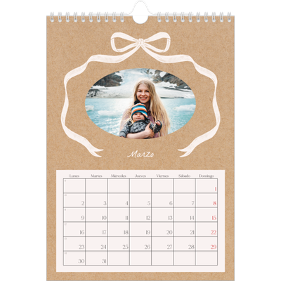 Calendario personalizado A4 — Papel kraft y lazo [Marzo]